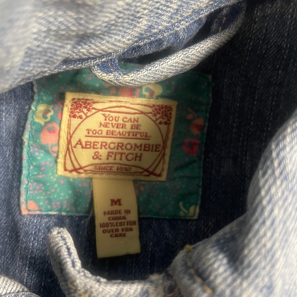 Abercrombie‎ & Fitch Medium Blue Jean Jacket Destroyed (lightly) 100% Cotton - Picture 2 of 8